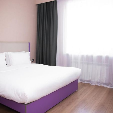 City Hotel Sjymkent Exteriör bild