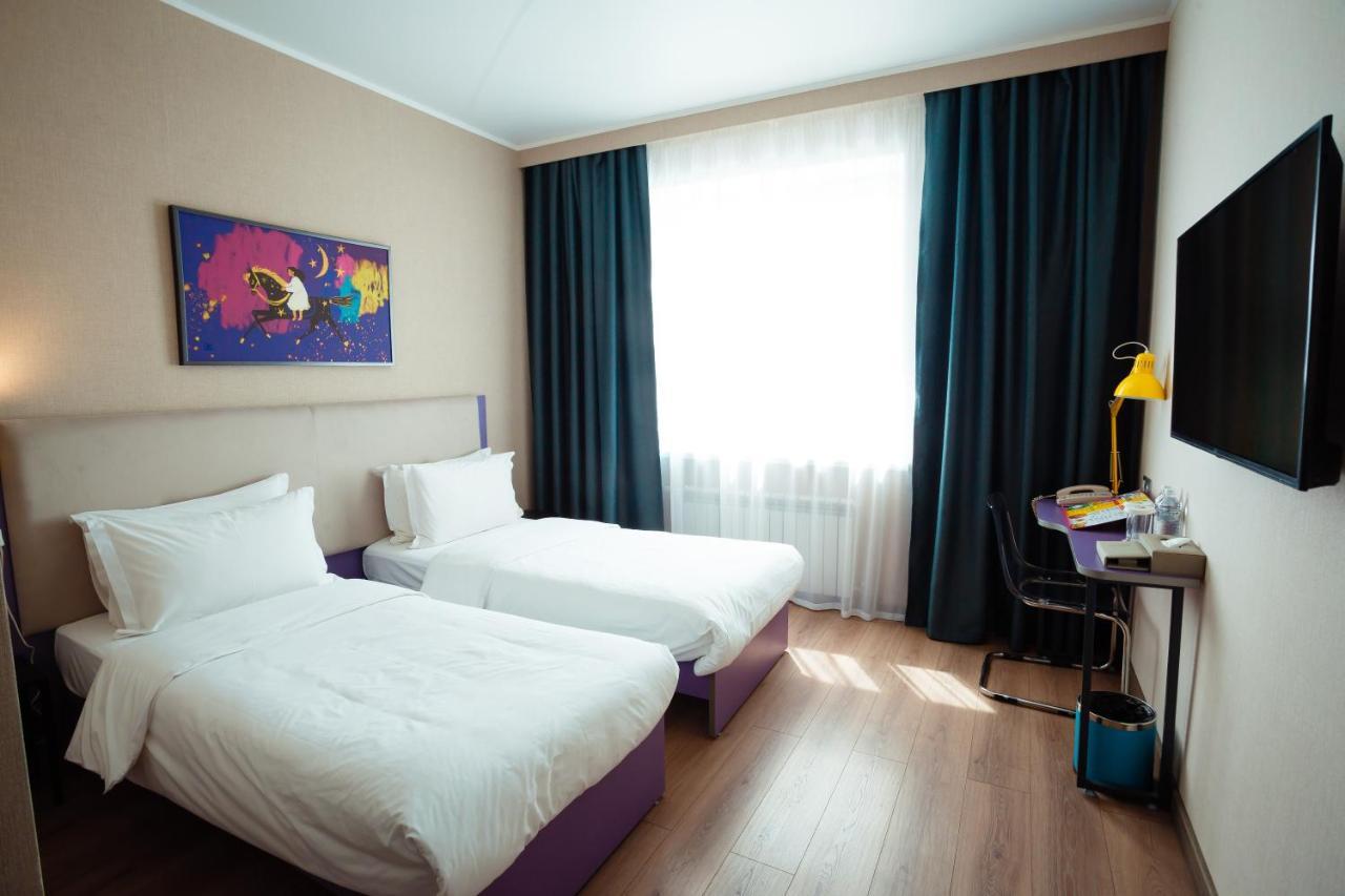 City Hotel Sjymkent Exteriör bild