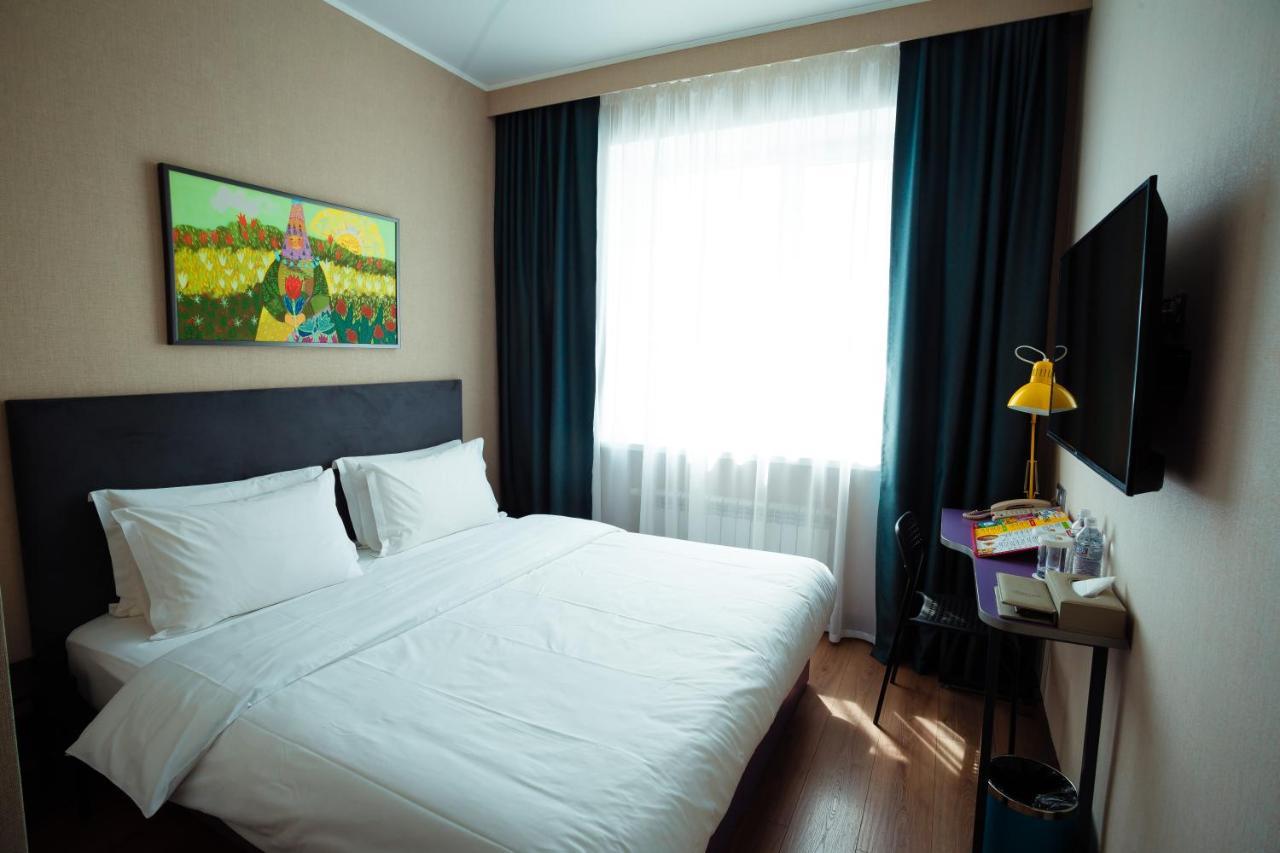 City Hotel Sjymkent Exteriör bild