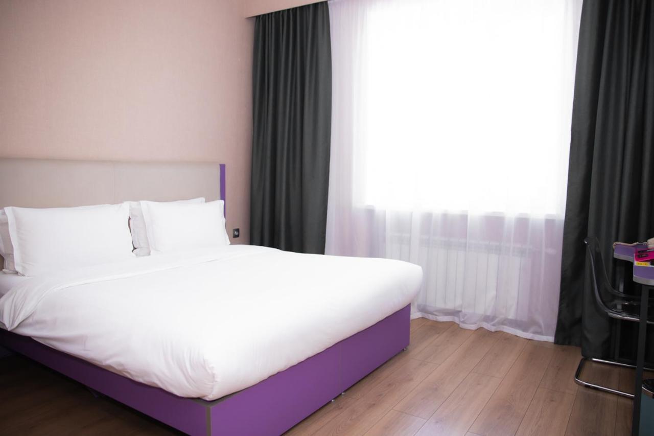 City Hotel Sjymkent Exteriör bild